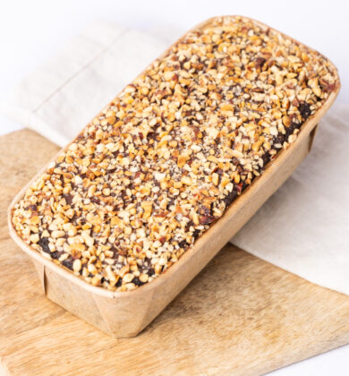 Choc'o Nut Delight, glutenfreier,laktosefreier Schokoladenkuchen mit Haselnüssen, angeschnitten, Isabella Glutenfreie Patisserie