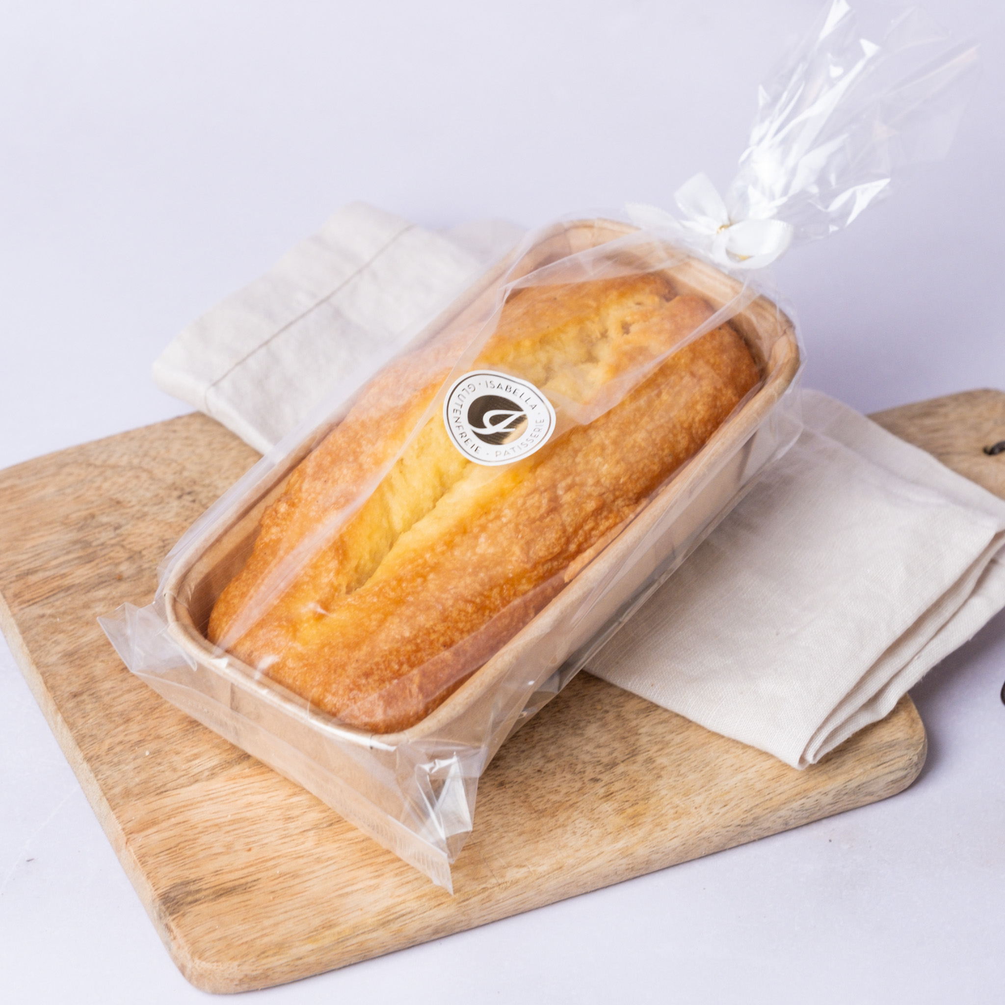 Mandelkuchen_4 Almond Cake, glutenfreier laktosefreier Rührkuchen mit Mandel und Vanille, angeschnitten, Isabella Glutenfreie Patisserie