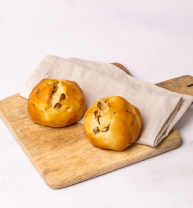zwei glutenfreie Rosinen-Quarkbrötchen, glutenfreie süße Backwaren, Isabella Glutenfreie Patisserie