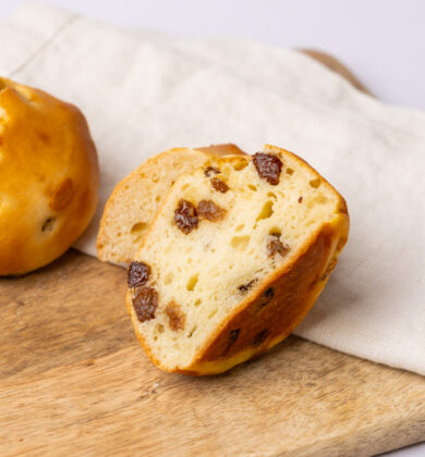 zwei glutenfreie Rosinen-Quarkbrötchen, glutenfreie süße Backwaren, Isabella Glutenfreie Patisserie