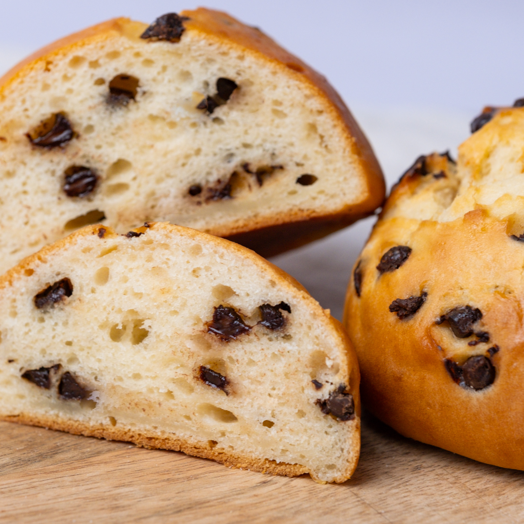 Schoko_Quark_Brötchen_2 zwei glutenfreie Schoko-Quarkbrötchen, glutenfreie süße Backwaren, Isabella Glutenfreie Patisserie