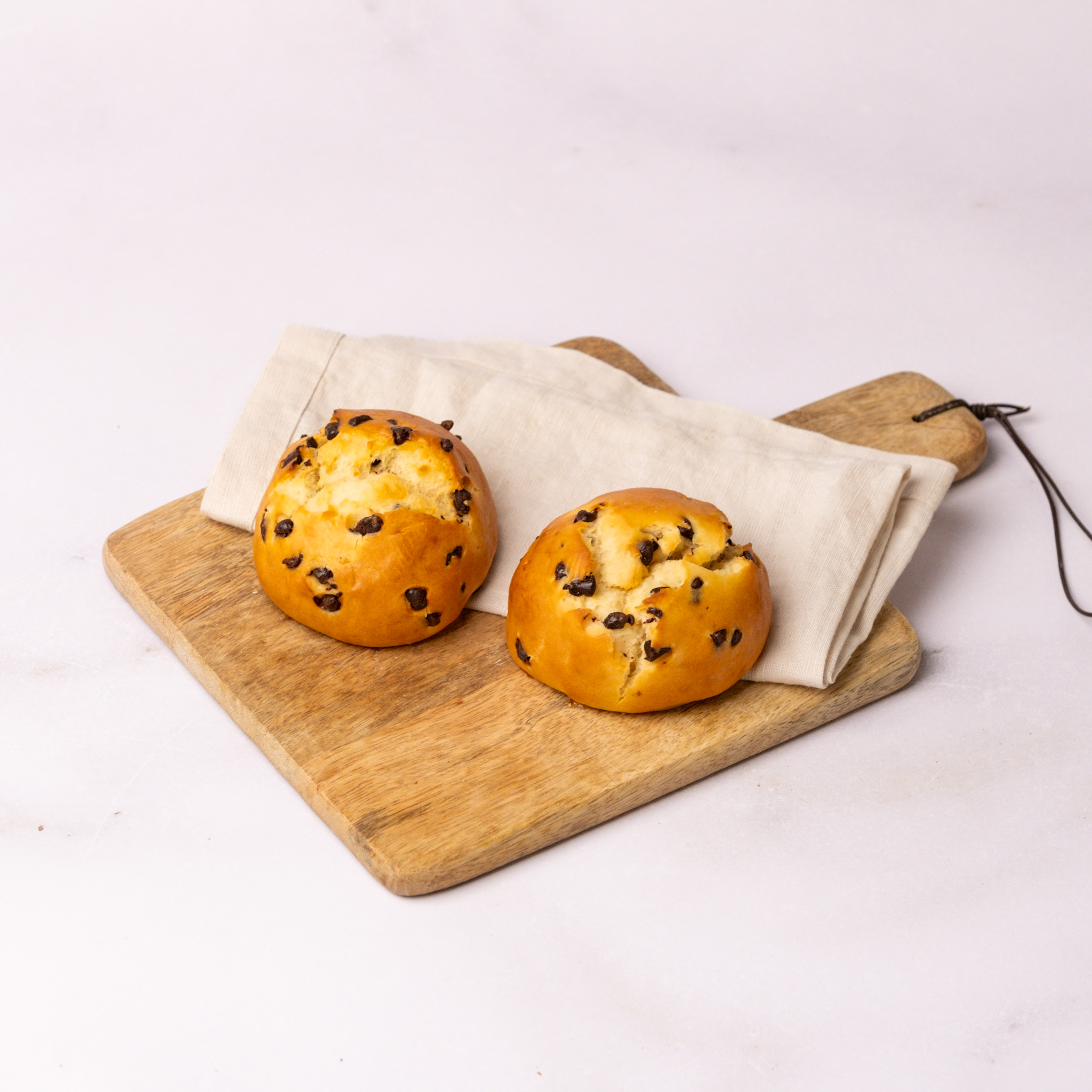 Schoko_Quark_Brötchen_4 zwei glutenfreie Schoko-Quarkbrötchen, glutenfreie süße Backwaren, Isabella Glutenfreie Patisserie