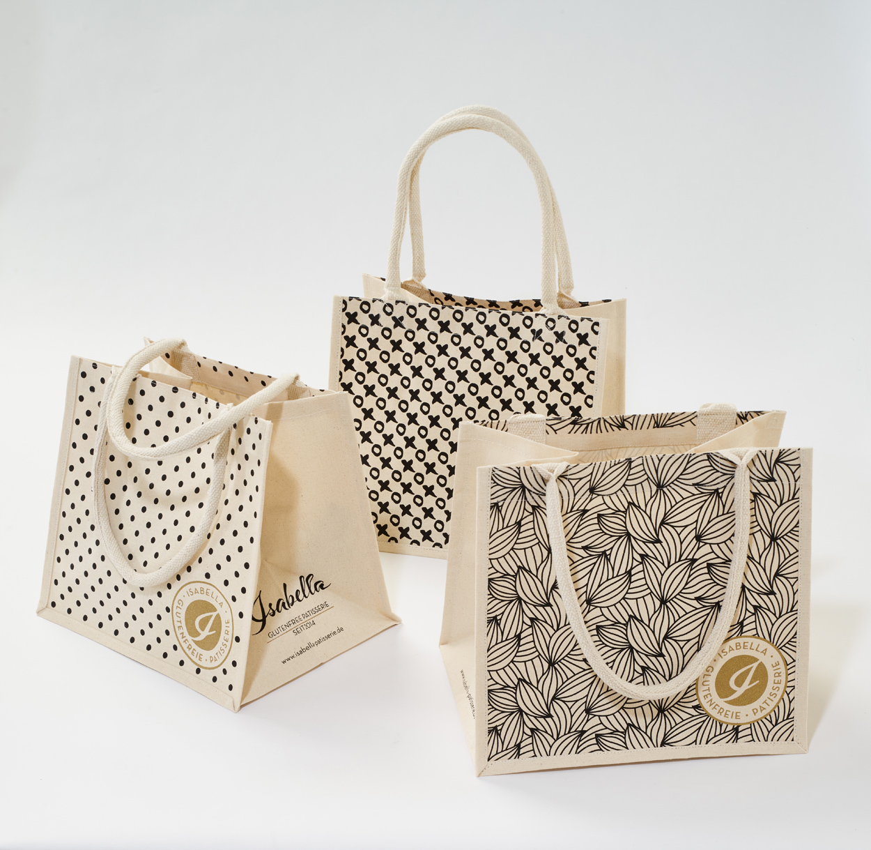 einkaufstasche-jutetasche-nachhaltig-happy-bag-isabella-glutenfreie-patisserie Einkaufstaschen mit drei Mustern, Jute, nachhaltiges Material, Isabella Glutenfreie Patisserie