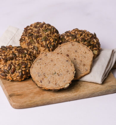 vier glutenfreie Bio Körnerbrötchen, glutenfreie vegane helle Brötchen, Isabella Glutenfreie Patisserie