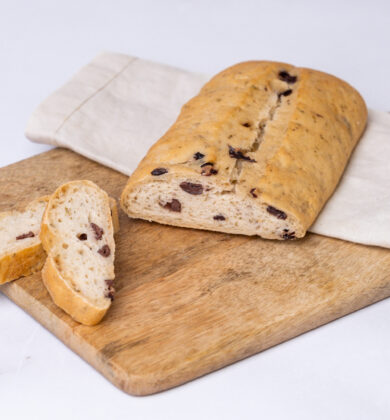 glutenfreies Bio Oliven-Ciabatta, glutenfreies veganes Brot angeschnitten, Isabella Glutenfreie Patisserie