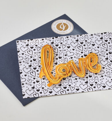 Grußkarte, Postkarte mit Schriftzug love, Isabella Glutenfreie Patisserie