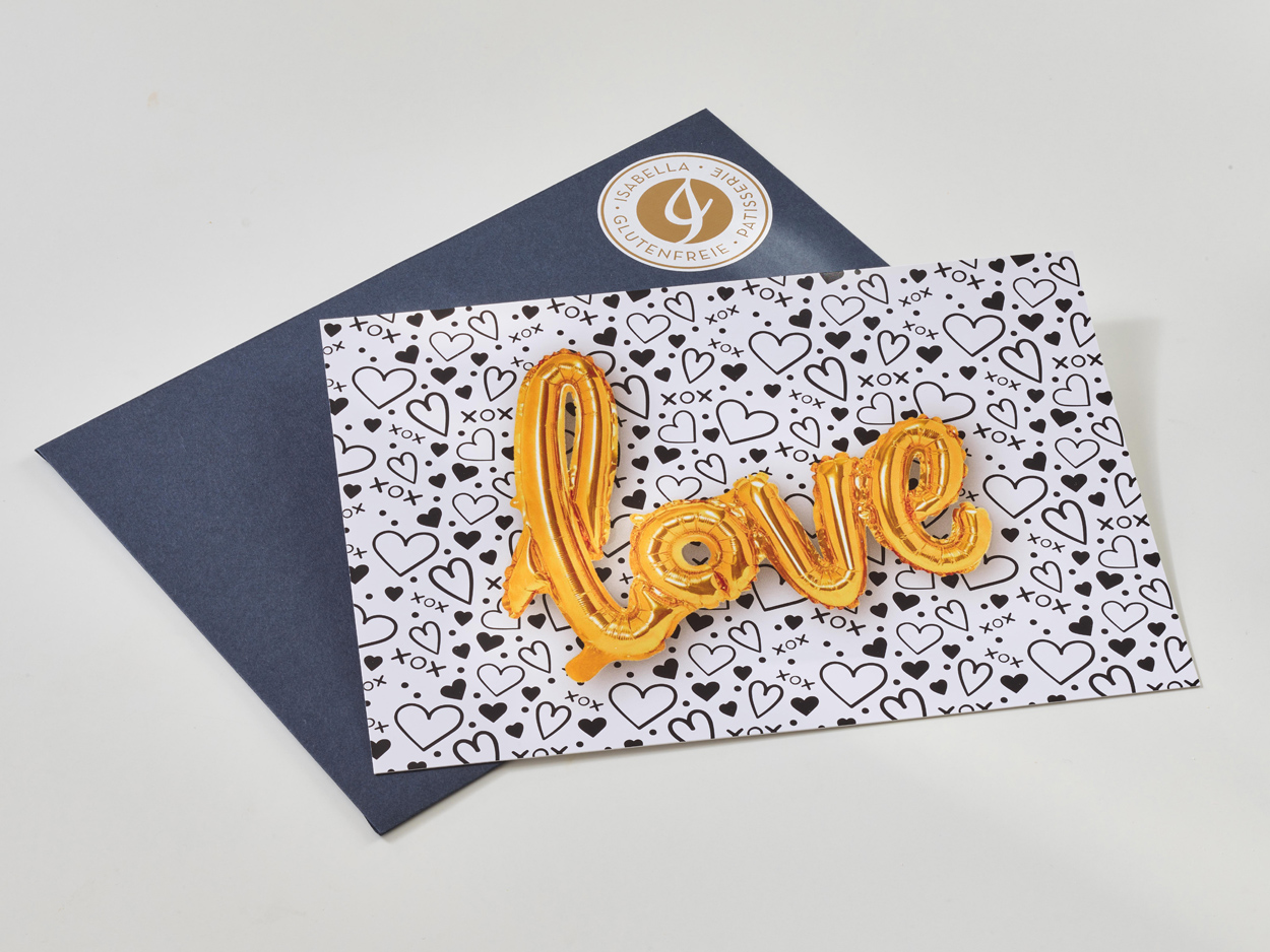 grusskarte-postkarte-schriftzug-love-isabella-glutenfreie-patisserie Grußkarte, Postkarte mit Schriftzug love, Isabella Glutenfreie Patisserie