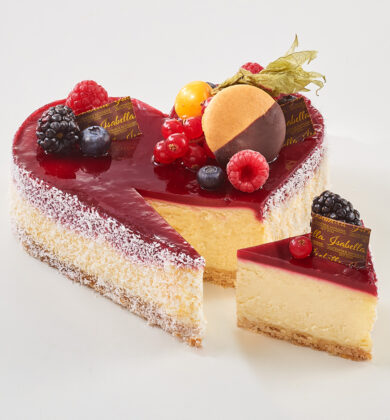 glutenfreier Himbeer White Chocolate Cheesecake, Käsekuchen, Herzform, Früchte, Anschnitt, Isabella Glutenfreie Patisserie