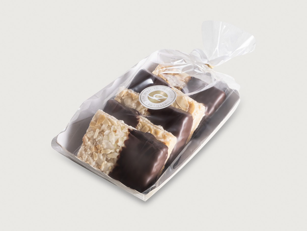 DSCF2029-Bearbeitet glutenfreies-mandelgebaeck-almond-chocolate-squares-isabella-glutenfreie-patisserie