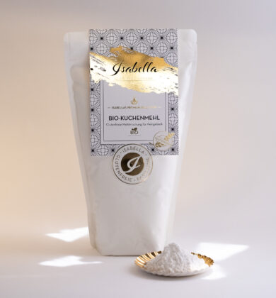 kuchenmehlmischung-glutenfrei-isabella-patisserie-hauseigene-mischung-mehlprobe-auf-grauen-hintergrund