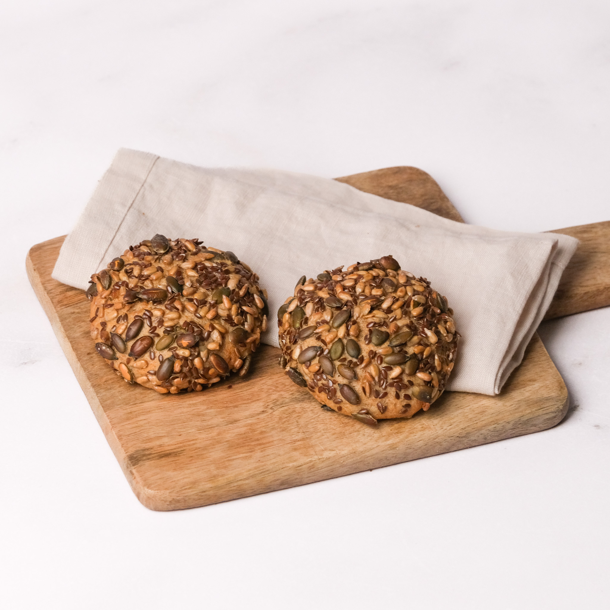 glutenfreie_Körnerbrötchen_4 zwei glutenfreie Bio Körnerbrötchen, glutenfreie vegane helle Brötchen, Isabella Glutenfreie Patisserie